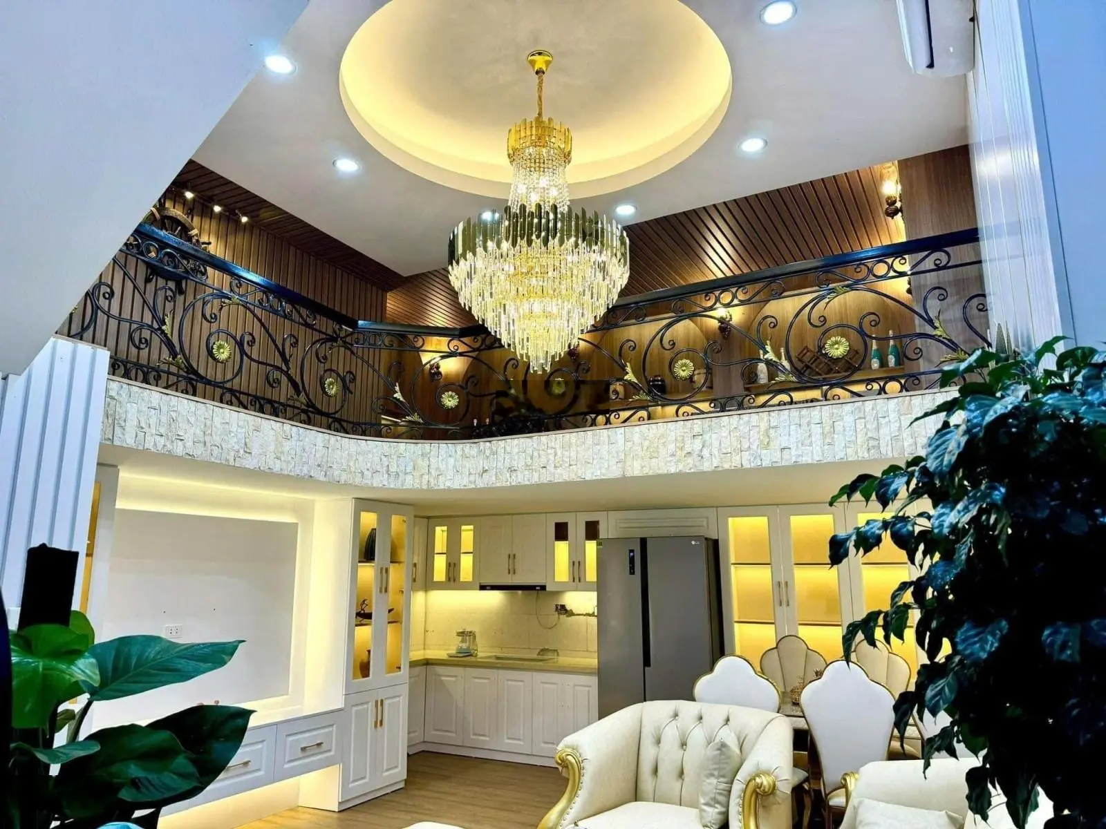 Siêu phẩm phố Đặng Tiến Đông 46m 6Tg MT 4,2m hơn 10 tỷ ô tô đỗ cổng full nội thất xịn sò.