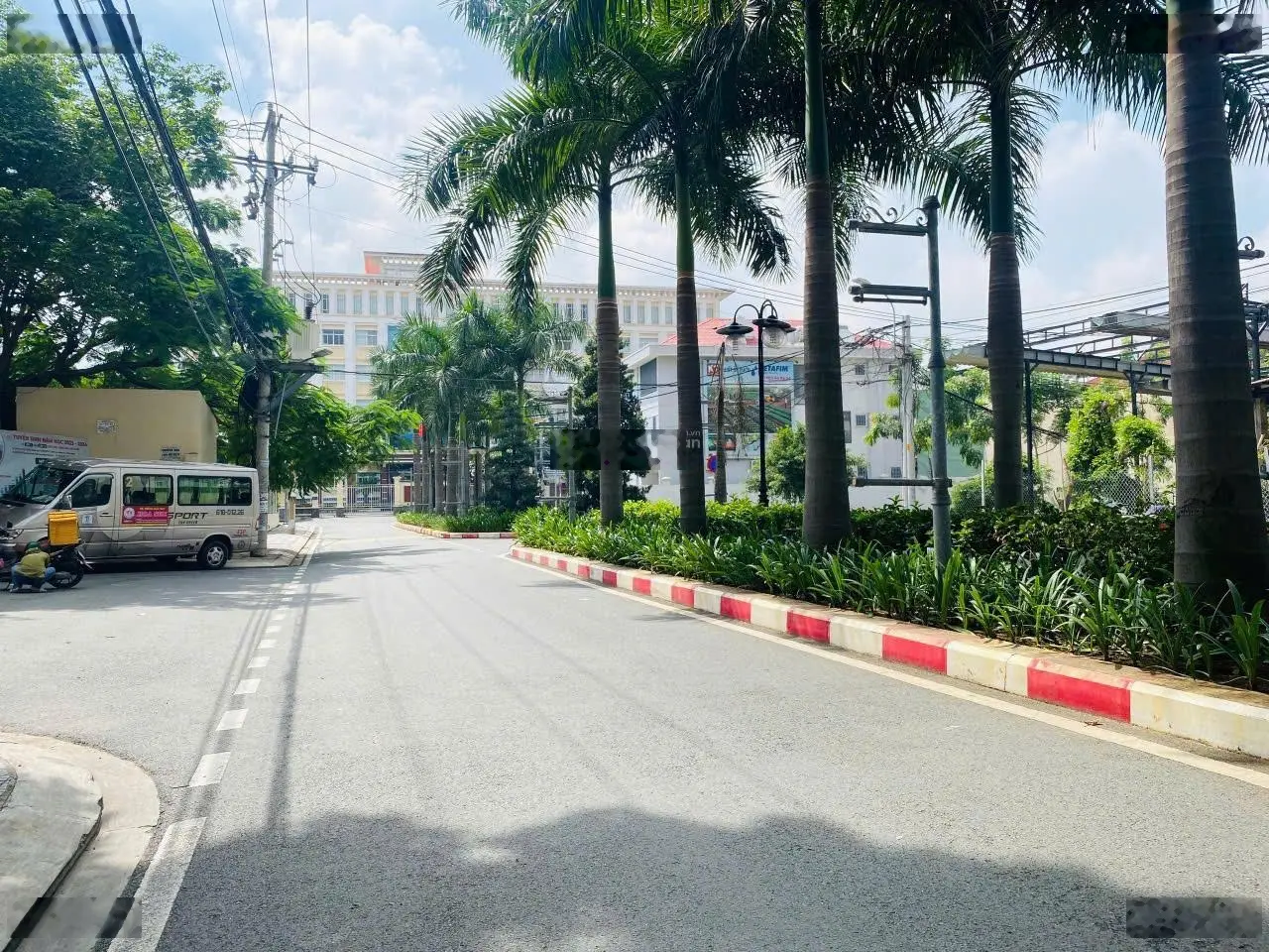 Bán nhà Biệt Thự - ngay UBND Quận 9 cũ - 230M2 - 4 Tầng - sát Xa Lộ Hà Nội - Ga Metro