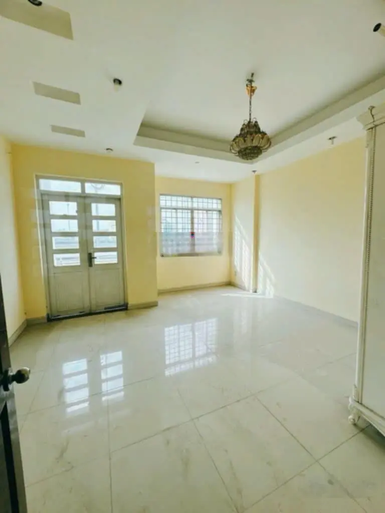 Bán nhà mặt phố ngang 5m đường rộng 30m tại Phú Thuận, Q7. DT 64 m2. Giá hợp lý 10 tỷ, chính chủ!