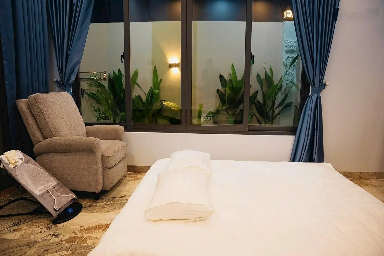 Cần bán bthu tâm huyết . Gần cao đẳng điện lực q12. Tdt 274m2 giá bán 9,6tỷ bớt lộc( tặng nội thất)
