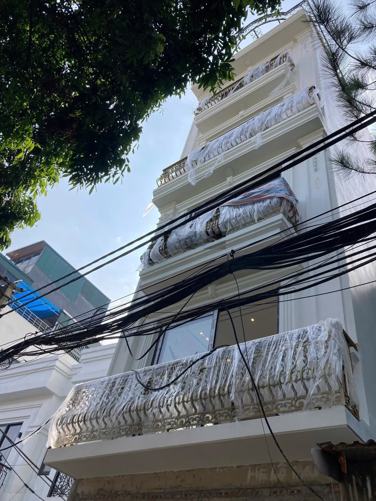 Bán căn nhà 6 tầng lô góc 2 mặt thoáng đường ô tô tránh nhau tại Việt Hưng, Long Biên