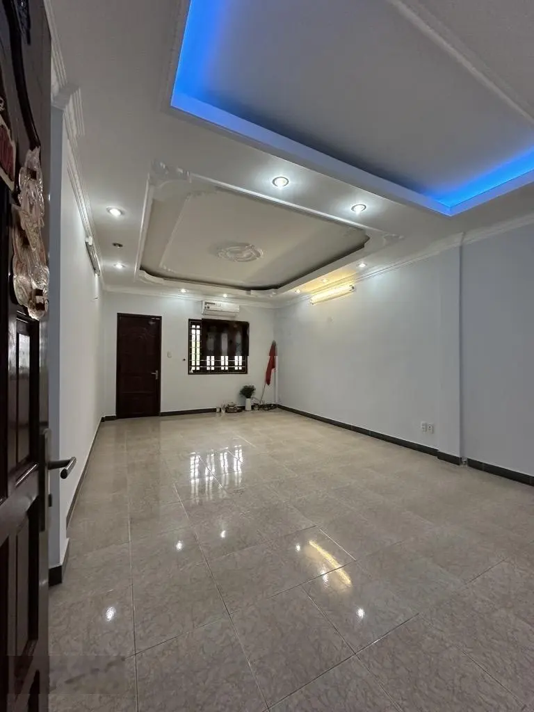 Gần chợ Bà Chiểu 1 Sẹc HXH Gần MT 92m2 3 Tầng - chỉ 13,x Tỷ