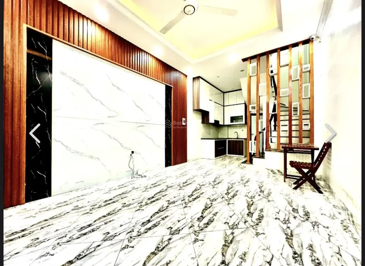 Phố Phương Mai đối diện bệnh viện Việt pháp. 5 tầng. Kinh doanh tốt. Đường 2 ô tô tránh nhau