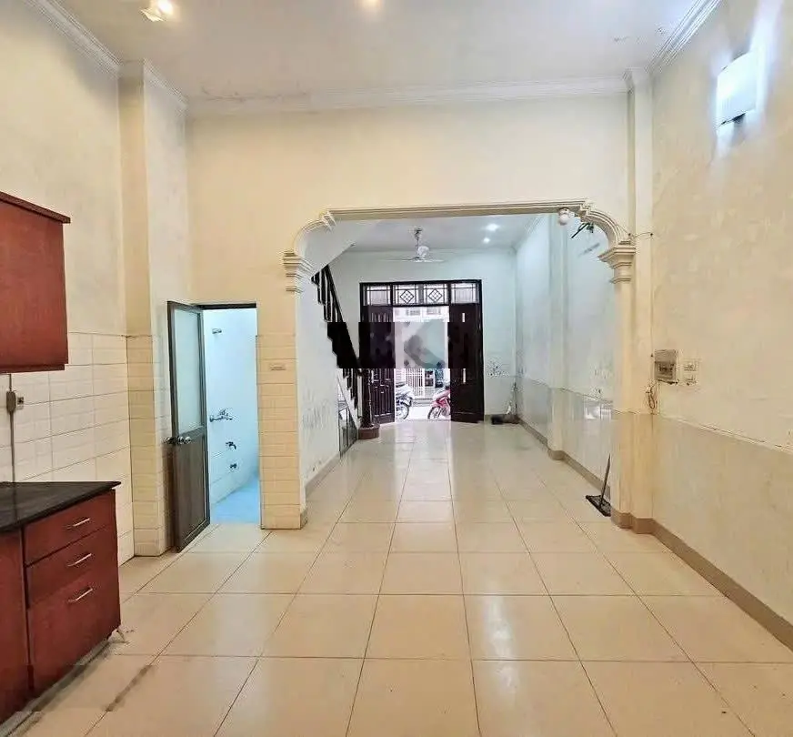 Bán nhà Nguyễn Chí Thanh. Phân lô, oto tránh, 7 chỗ vào nhà. Hai mặt ngõ trước sau. Dân trí cao