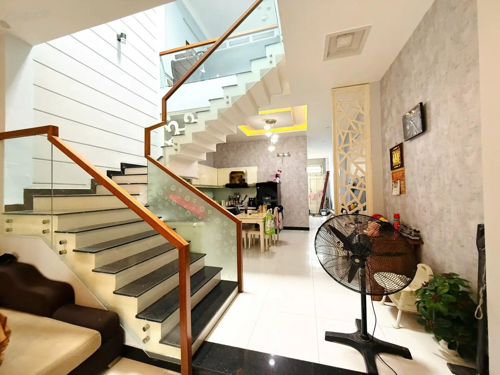 Chính chủ bán nhà đẹp hiện đại đường Thanh Lương 16. Giá tốt. LH em Trang 0935.854.456
