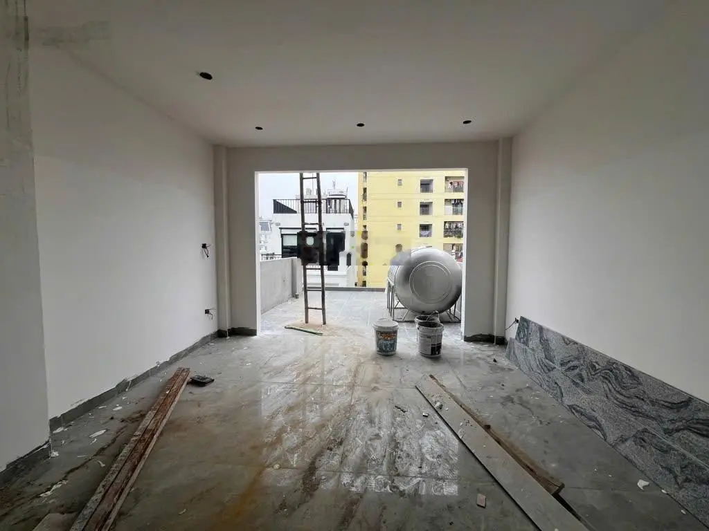 7 Tầng thang máy hệ thống điều hoà âm trần gara ô tô gần phố Nguyễn Văn Cừ - sau lưng bệnh viện