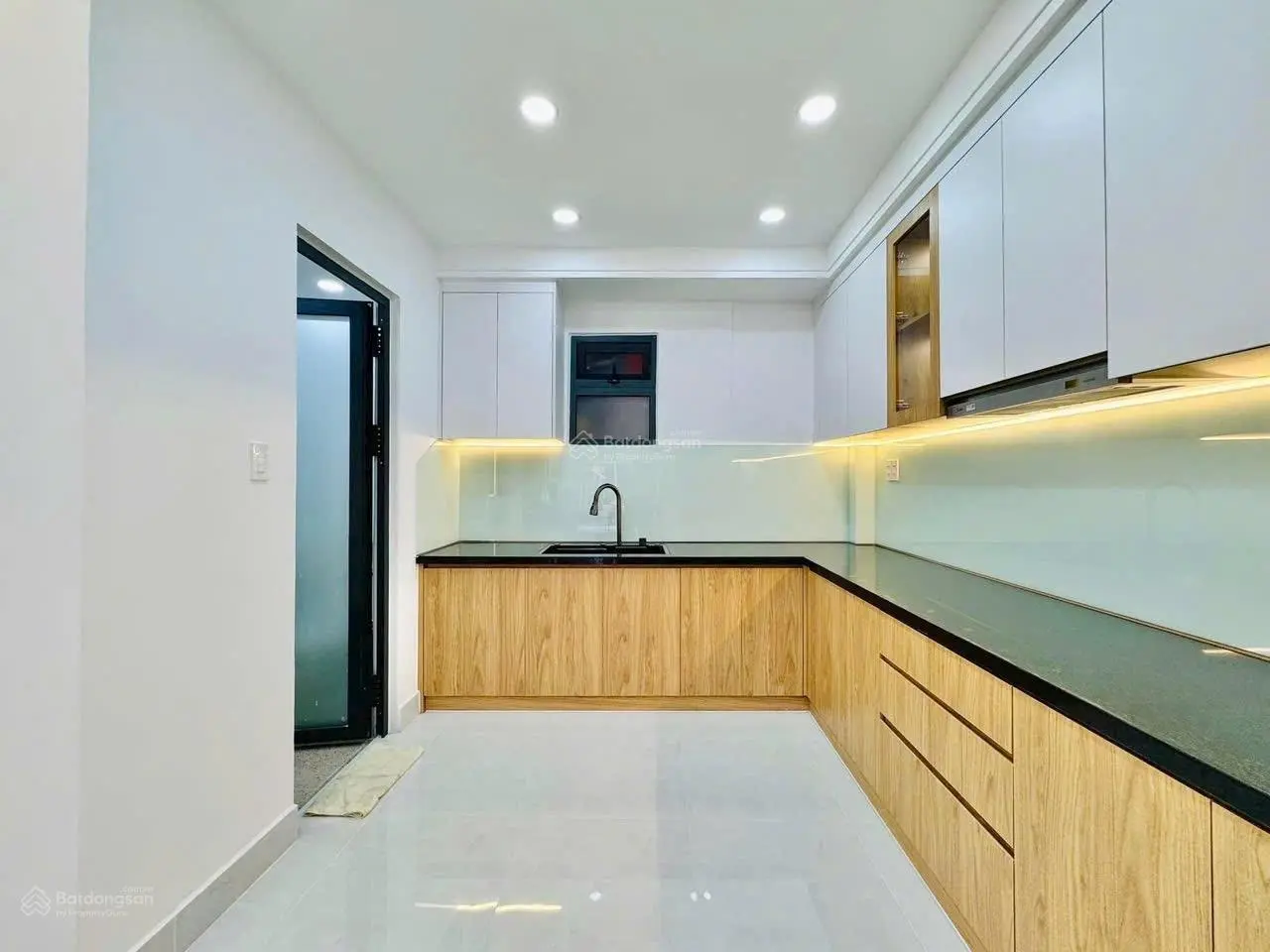 Bán toà 18 CHDV cao cấp khu vip các trường DH lớn 18.5 tỷ TL