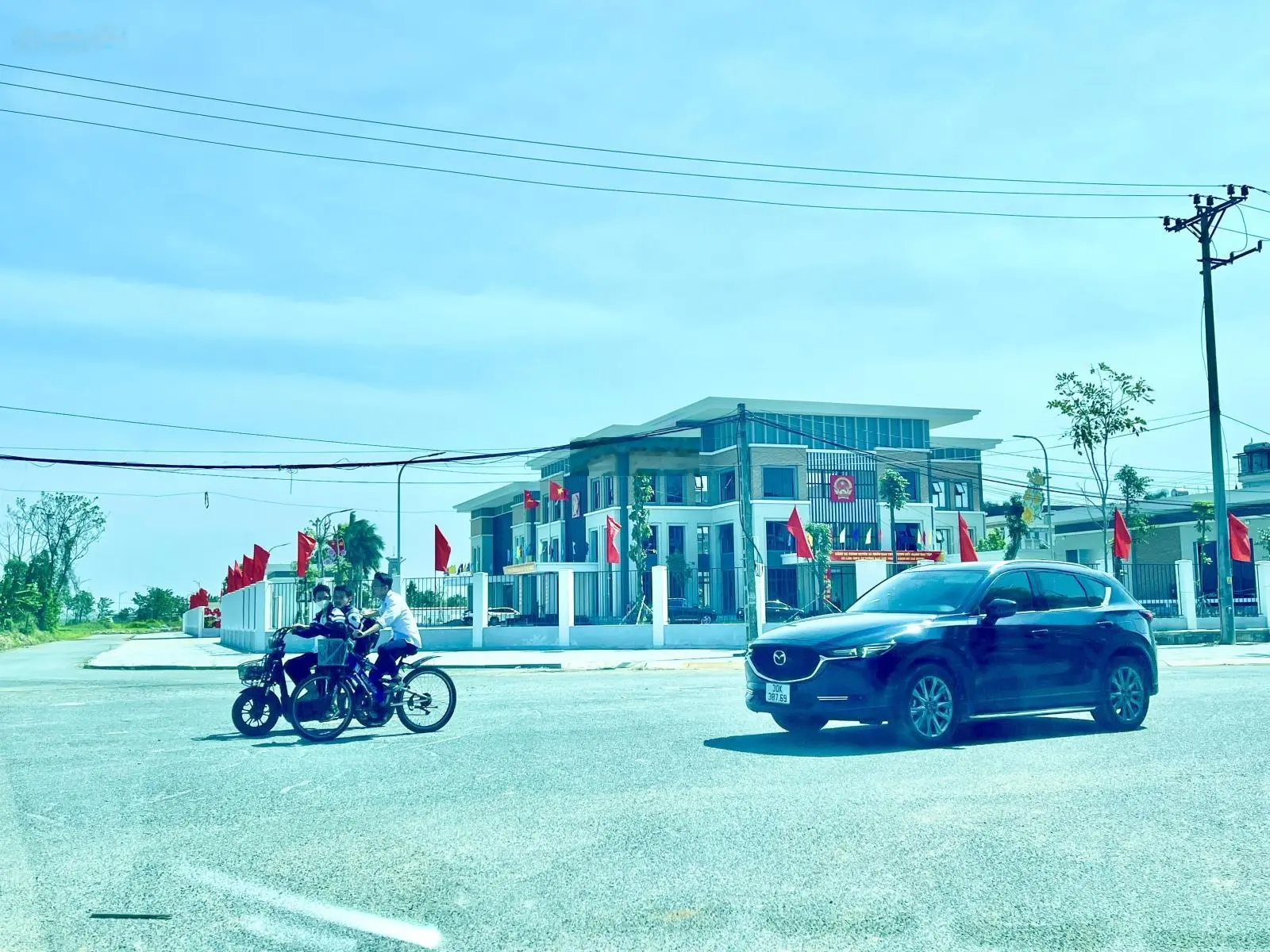Mt 5.68m, nở hậu 5.92m. S=156m2, tại Cổ Dương, Tiên Dương, Đông Anh. Kinh doanh. LH: 0979 081 ***