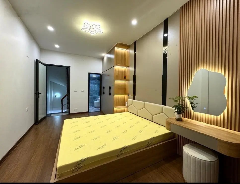 Bán nhà mới đẹp - phố Bạch Mai - 38 m2 - 4tầng - dân xây - sát phố - full nội thất - giá: 6.8 tỷ