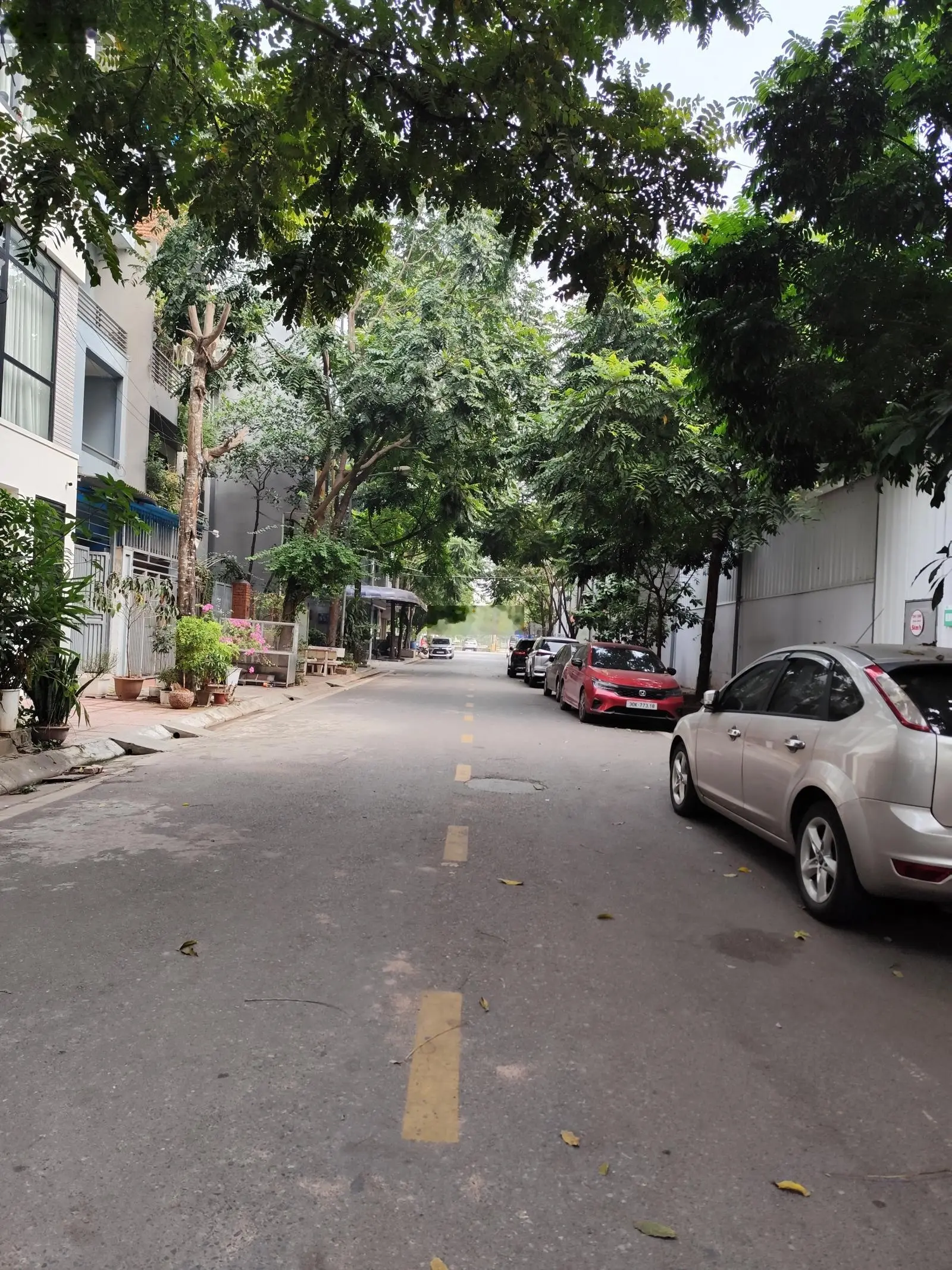 Bán đất tái định cư Thạch Bàn 70m2, MT 5m giá 11,5tỷ đường 12m vỉa hè ôtô tránh kinh doanh