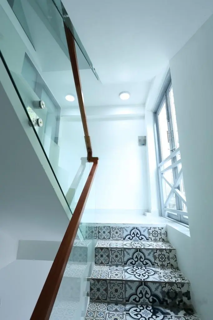 Bán nhà mặt tiền Trương Định Q. 3, 5 tầng, thuận tiện KD, cửa sau HXH