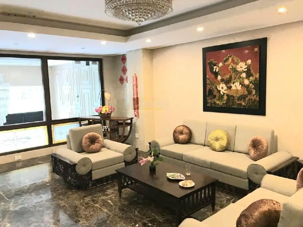 Bán Tòa Kinh Doanh Mặt Phố - Lạc Long Quân - 115m2 x 8T - MT 9.5 - Vỉa hè 5m - Hướng TB