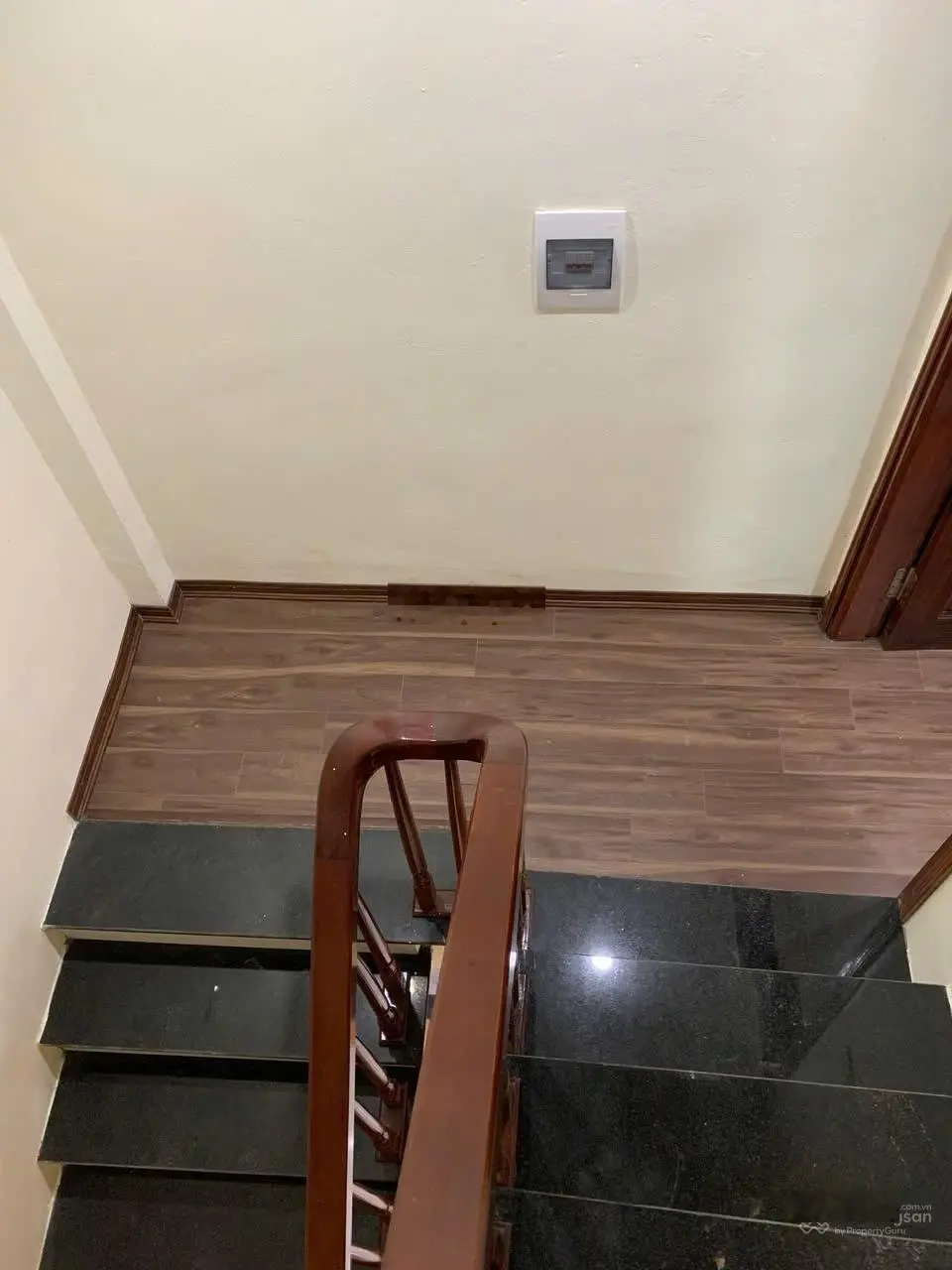 Bán nhà Tổ 12 cạnh khu đô thị, 20m ra đường ô tô tránh nhau, 5 tầng 4 phòng ngủ full nội thất