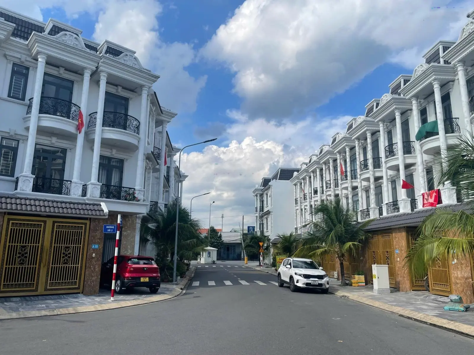 Bán nhà phố Dĩ An 3 tầng, Gần KCN Sóng Thần, KCN Vsip, đầy đủ nội thất sẵn sổ