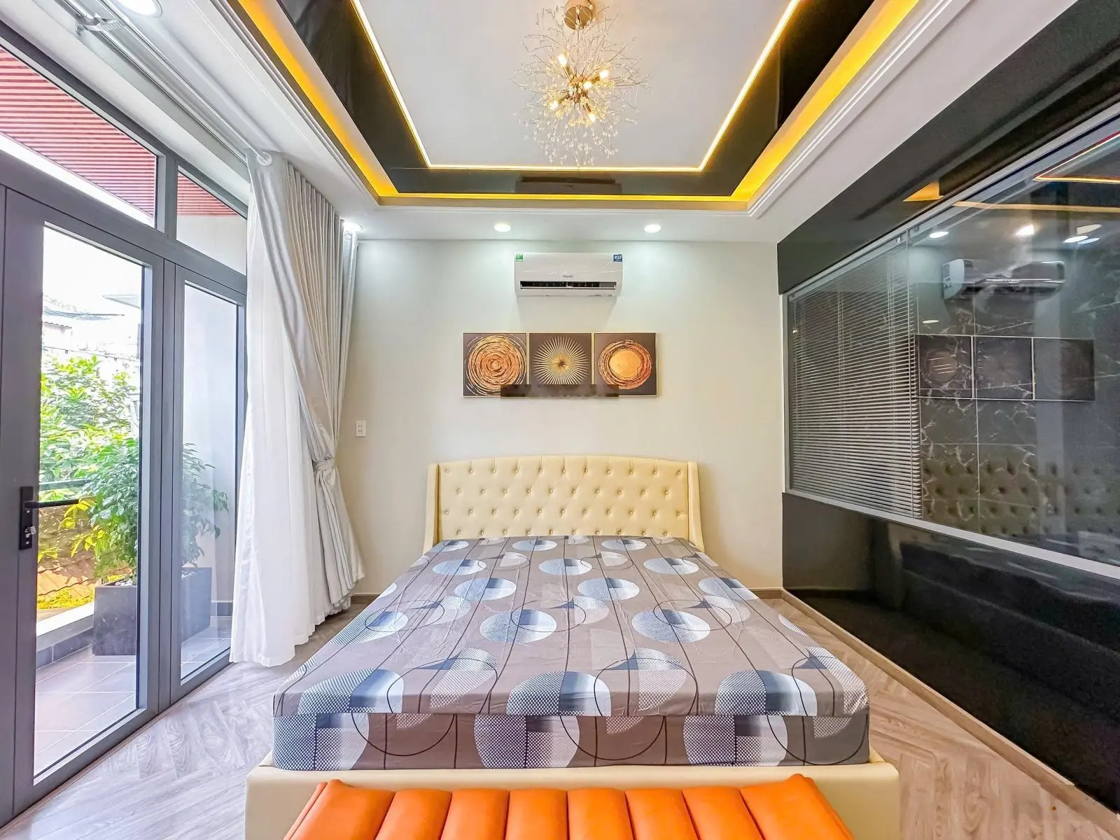 Bán nhà sổ riêng 60m2 hoàn công 3 tầng đầy đủ nói thất gần quận 7 chỉ 300m