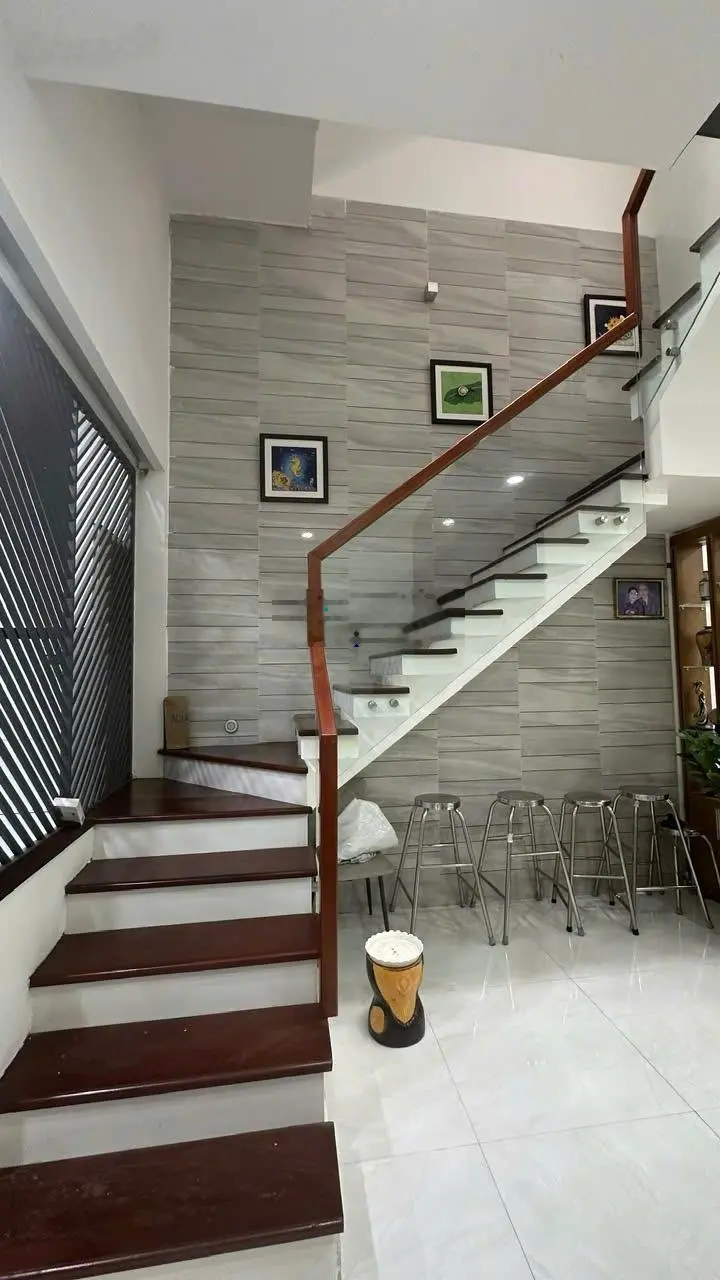 Nhà 3 tầng cần bán nhanh- TT TP Đà Nẵng- Lý Tự Trọng, ngay góc Đống Đa- Nhà mới vào ở ngay- DT 70m2
