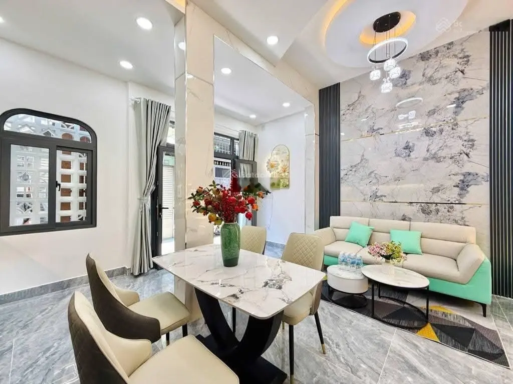 Cần bán gấp nhà chính chủ Huỳnh Văn Bánh, P15, Phú Nhuận giá 3tỷ990, DT 91,8m2(5,4x17m) còn HĐ thuê