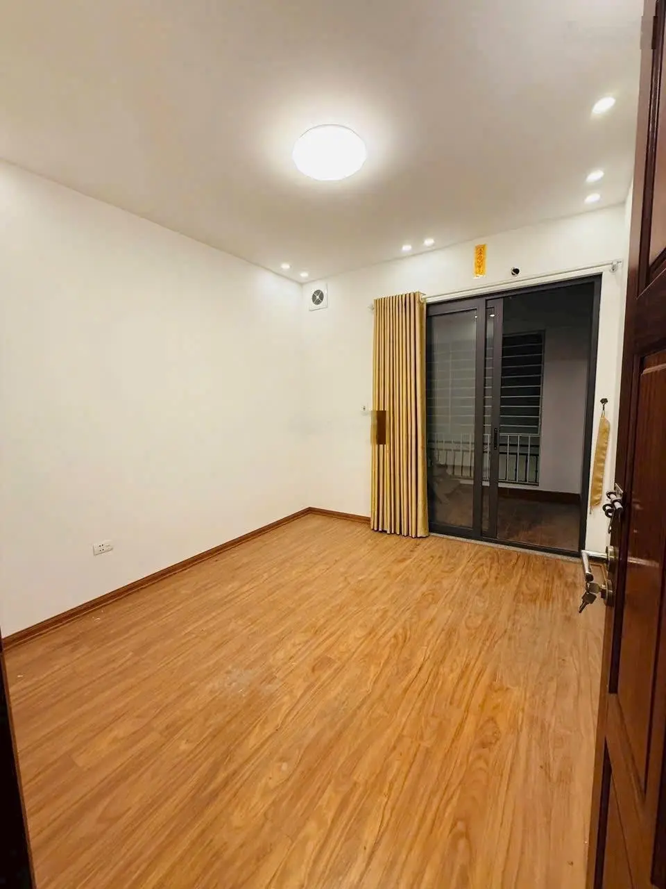 Bán NR 3PN, 3WC, Ngọc Lâm, 6,65 tỷ, 33m2, phong thủy tốt, tiện ích đầy đủ