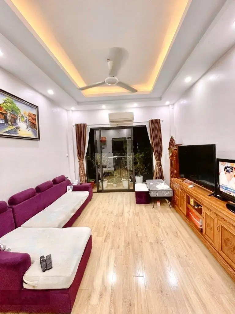 Bán nhà Nguyễn Văn Cừ 55m2 - chỉ hơn 10 tỷ - ô tô thông - kinh doanh - tặng full nội thất - dân xây
