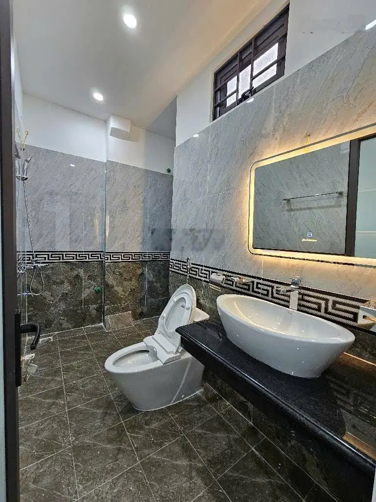 Bán nhà Chinh chủ sát hồ Đền Lừ Hoàng Mai DT 30m 6T MT3.7M giá nhỉnh 6. tỷ 0947913839