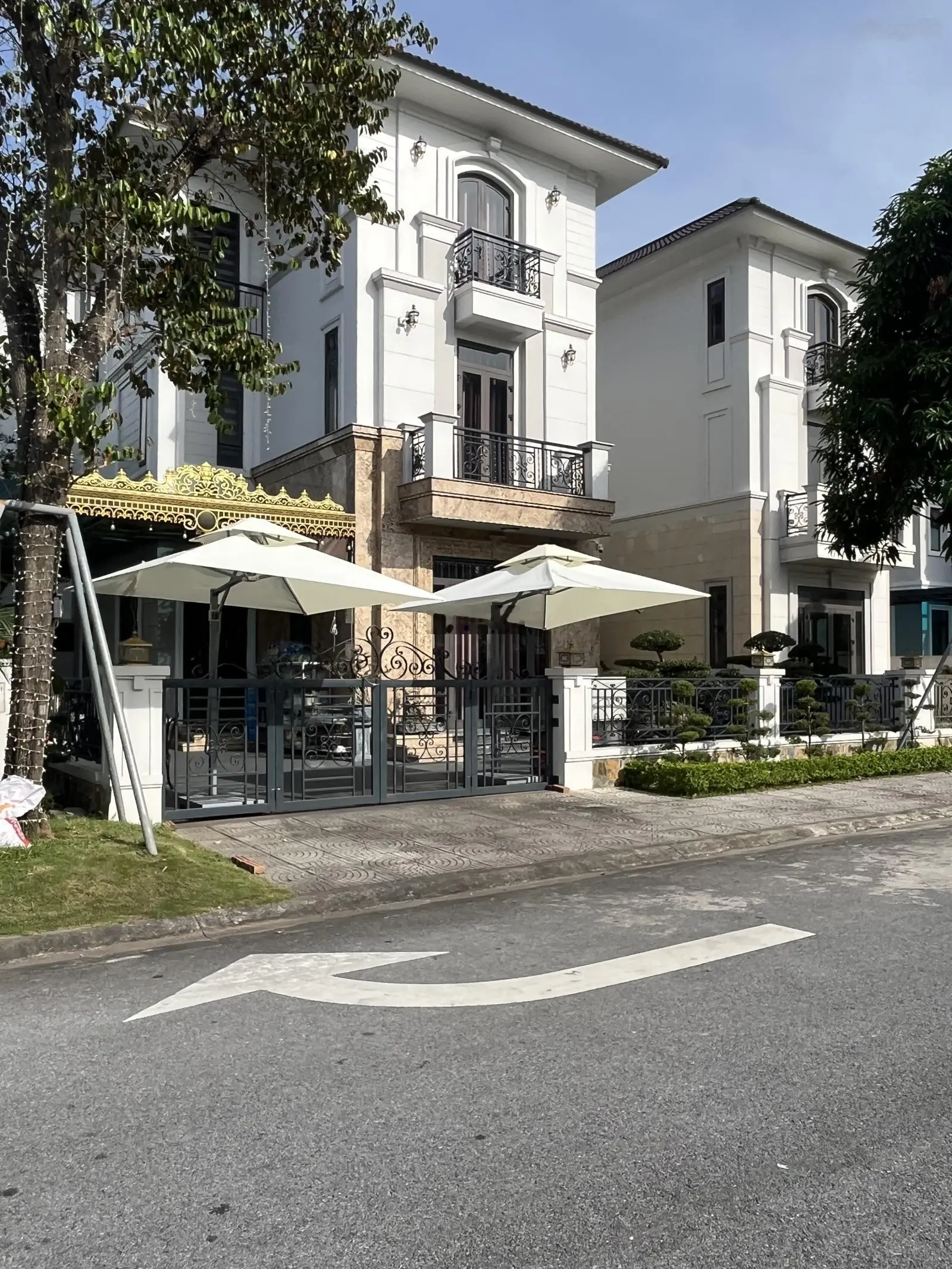 Bán 2 suất ngoại giao biệt thự view hồ phiên bản limited giá tốt, miễn lãi suất 12 tháng