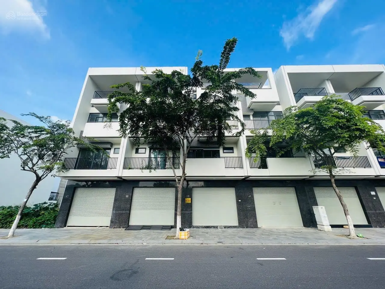 Nhà shophouse 4 tầng mặt tiền kinh doanh đường Võ Văn Kiệt A1 KĐT VCN Phước Long, có sổ hồng