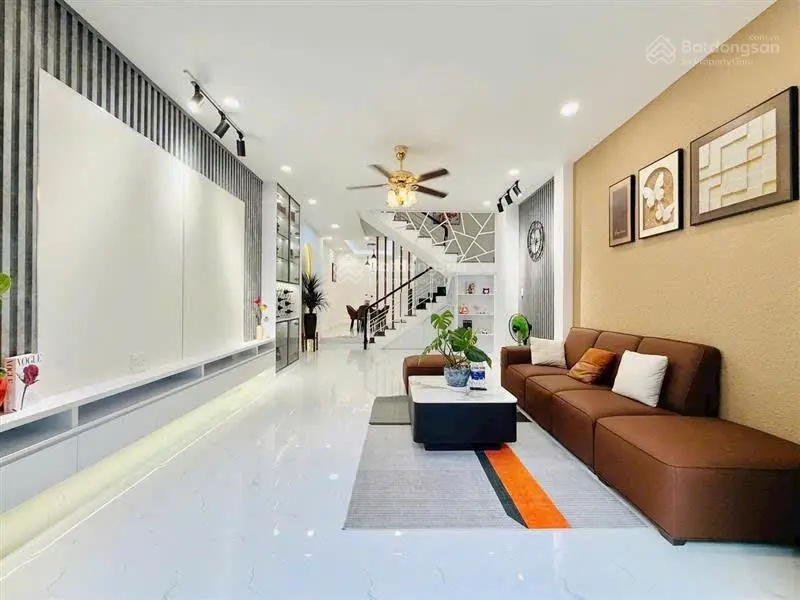 Nhà gần sát bv ung bướu cơ sở 2, dt 72m2 có 2 lầu 1 sân thượng chủ đang cần tiền bán liền sổ sẵn