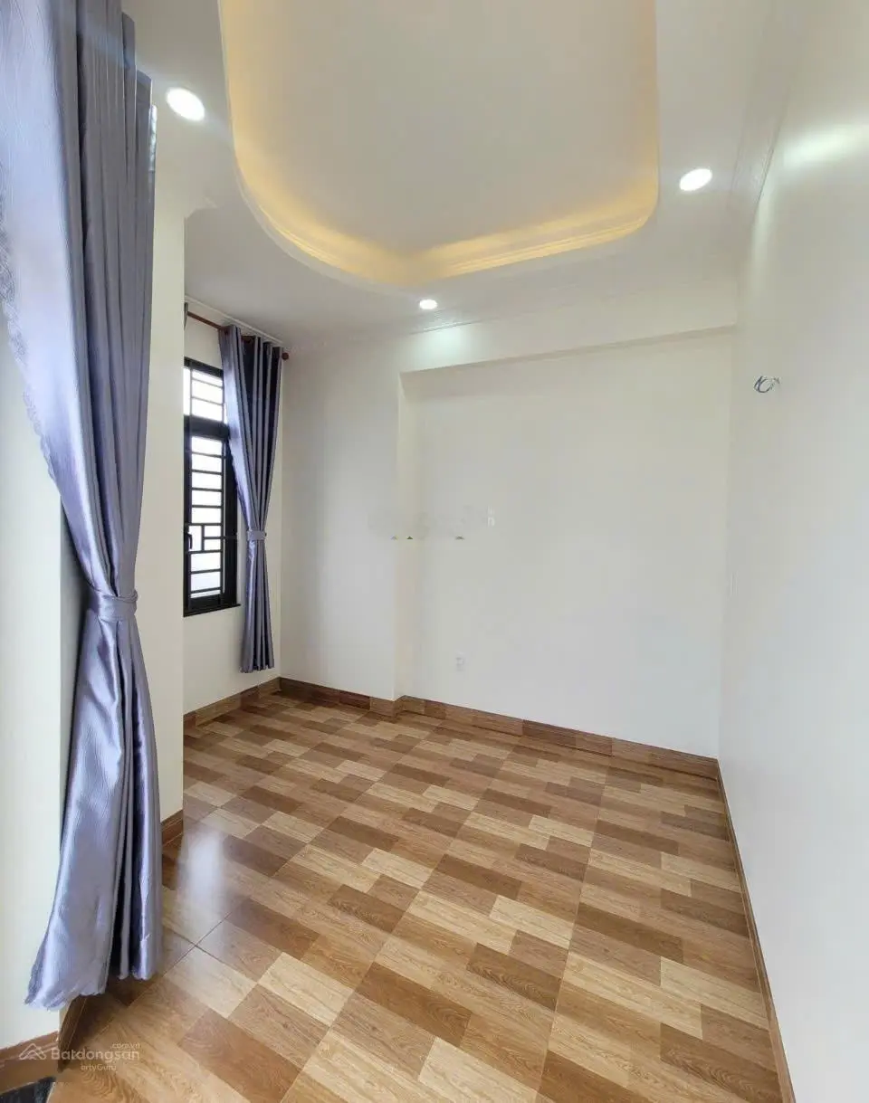Bán nhà 1 trệt 2 lầu góc 2MT KDC Lê Phong 2, P. Tân Đông Hiệp, Dĩ An