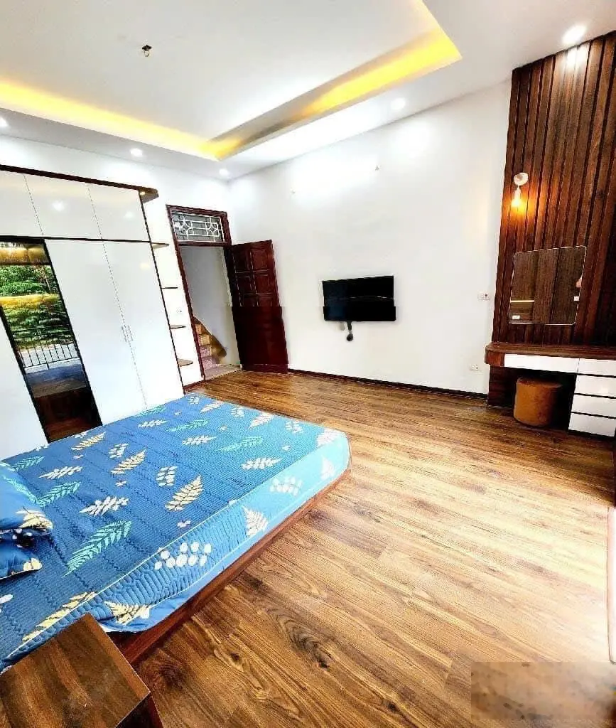 Hàng độc tại xã tứ hiệp, bán nhà 32m2 giá 4,7 tỷ vnd, 4 pn, 4 pt , ngõ nông , gần ô tô