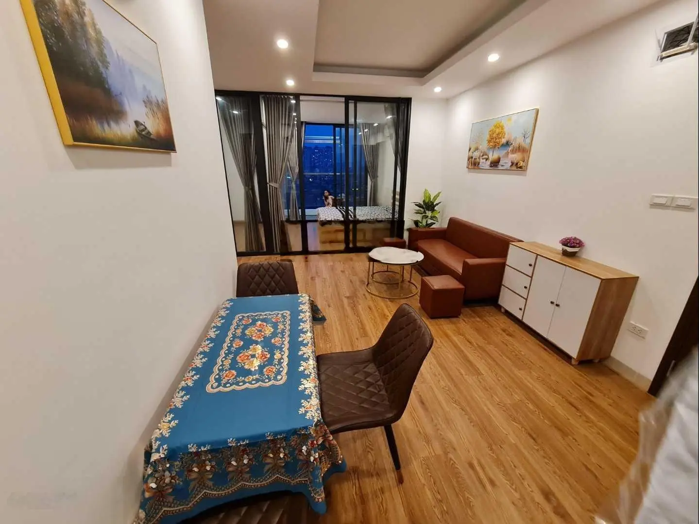 Căn hộ dành riêng cho khách đầu tư. Chính chủ bán căn 132m2. Tầng trung, căn góc. Đồ cơ bản