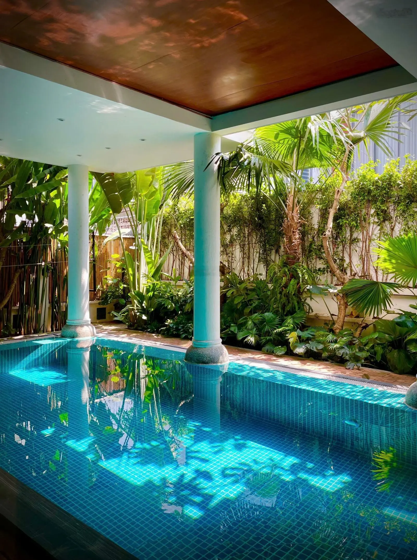 Bán biệt thự Phường Thảo Điền Quận 2. DT: 305m2. Giá 115 tỷ