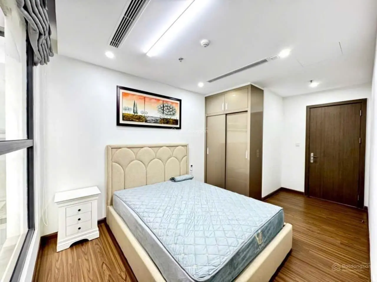 Tôi chính chủ cần bán gấp căn hộ tầng trung, căn góc, 2 mặt thoáng, view triệu đô. Vị trí đắc địa