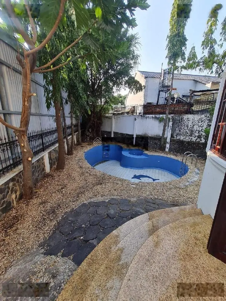 Biệt thự sân vườn, hồ bơi Phạm Văn Đồng 306m2, 3 tầng. Bán gấp Giảm cực sốc 28tỷ xuống còn 14tỷ