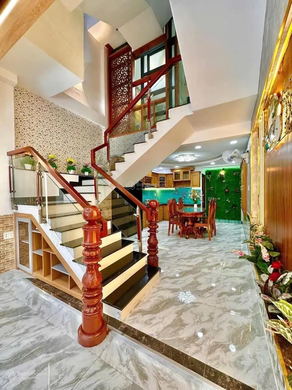 Cô Thùy cần bán gấp nhà đẹp ở Lữ Gia - Q11. Đang cho thuê 32tr. Gần đại học Bách Khoa. 93m2