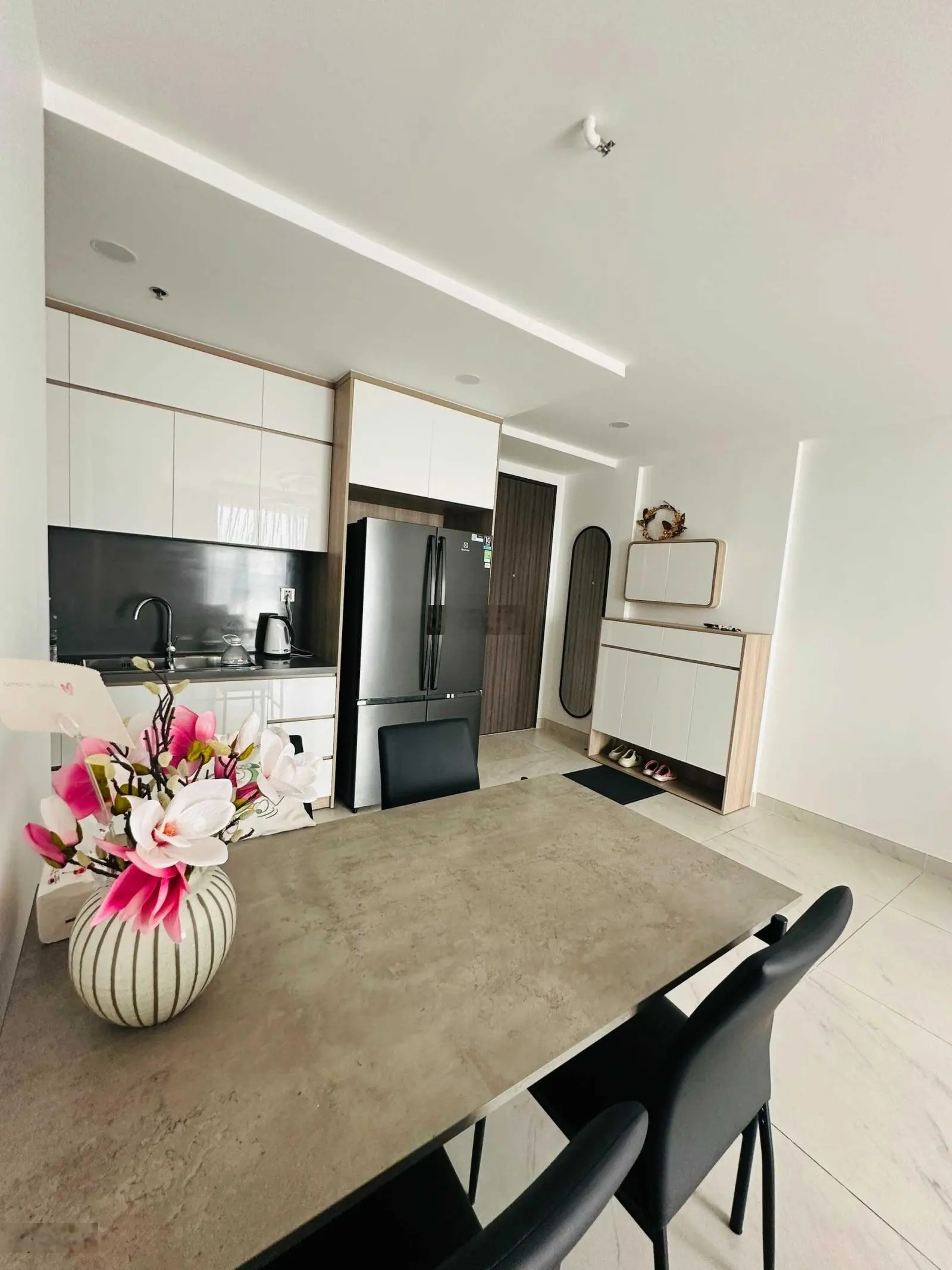 Chính chủ cần bán nhanh căn hộ Midtown, Phú Mỹ Hưng, 2PN view Biệt Thự đẹp nhất khu