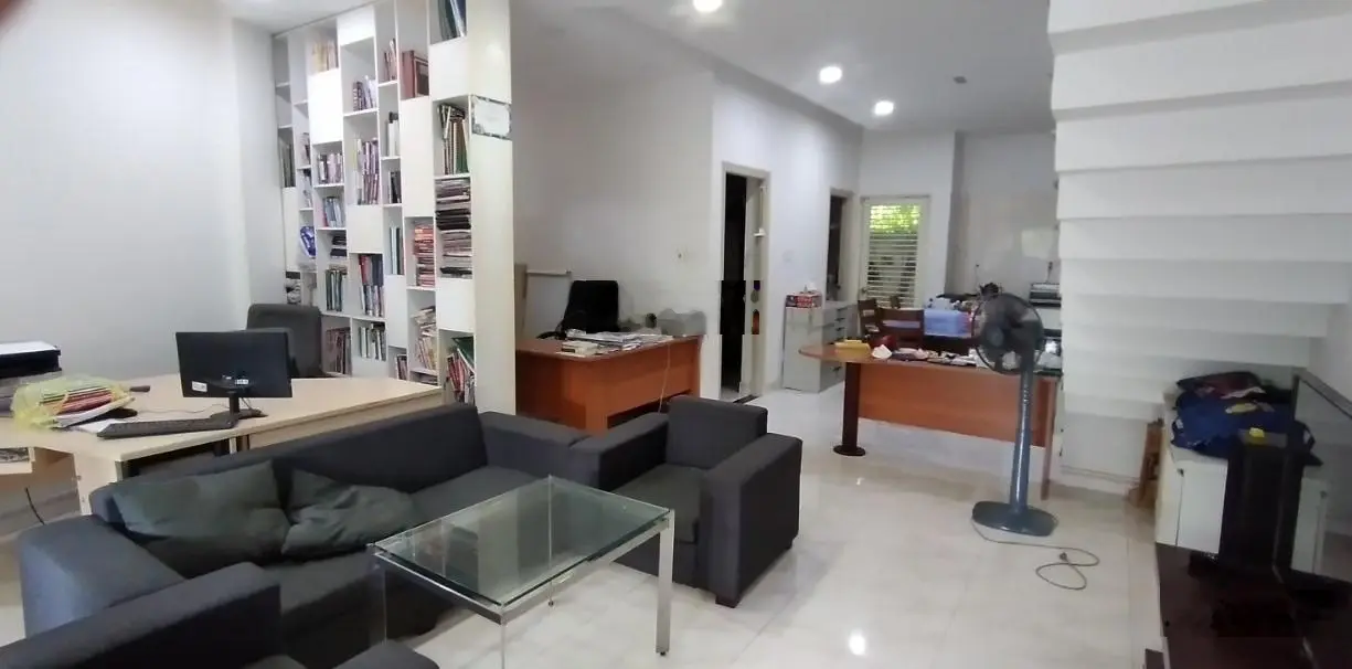 Nhà đẹp 3 tầng, góc 3 mặt tiền, 84m2 sổ hồng, liên phường, gần global city, q.9