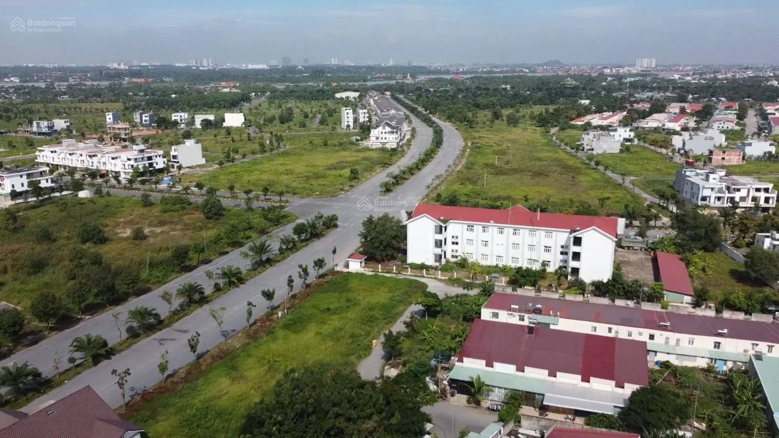 Cắt lỗ 300 triệu, bán nhanh lô đất 2 mặt tiền lớn 21m thông ra trục chính khu Long Hưng City