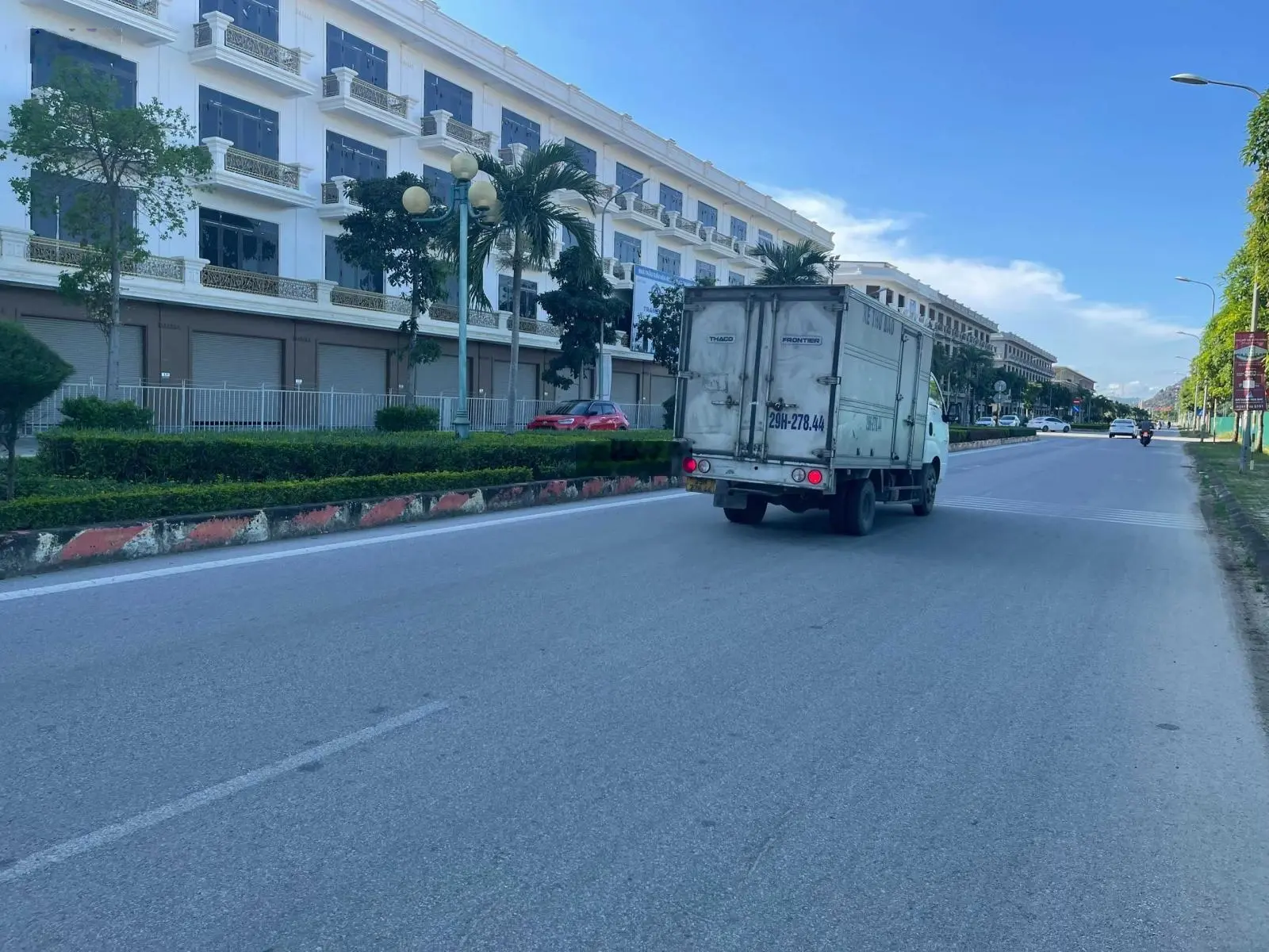 Nhà 4 tầng view công viên thuộc phường Quảng Thắng TT. TP Thanh Hóa 0919 959 ***