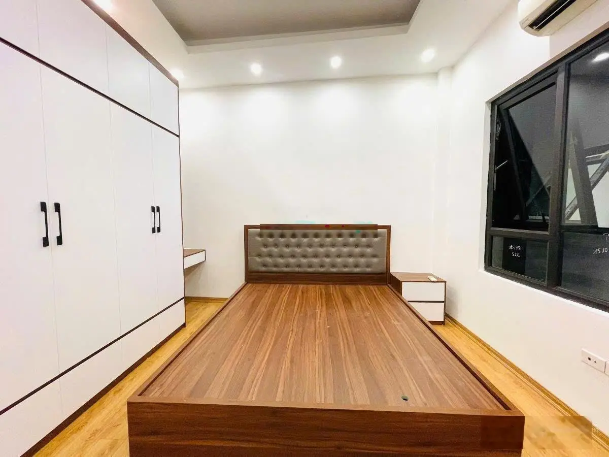 Bán nhà ngõ 61 Giang Văn Minh, thông Đội Cấn 36m2x5T, MT4.5m, nhà mới full NT, gần phố, bãi ôtô