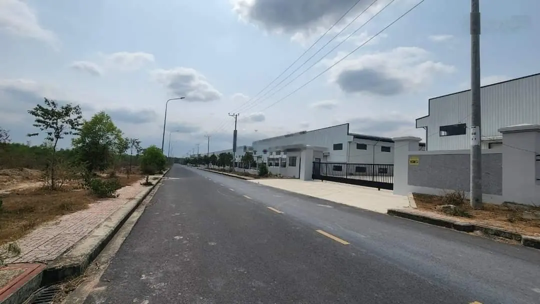 Bán 1ha - 10ha đất trong KCN Mỹ Phước 3. Đầy đủ tiện ích KCN. Giá chỉ từ 3.5 tr/m2