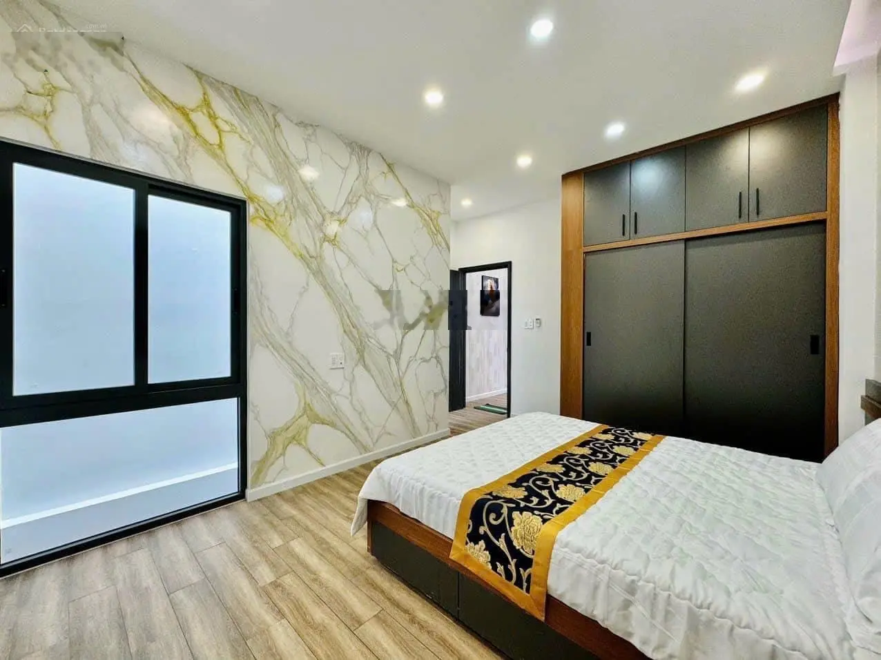 Kẹt tiền bán gấp nhà phía sau Vincom Cộng Hoà, Nguyễn Thái Bình, Tân Bình. Giá 3,45 tỷ. 0906 963 ***