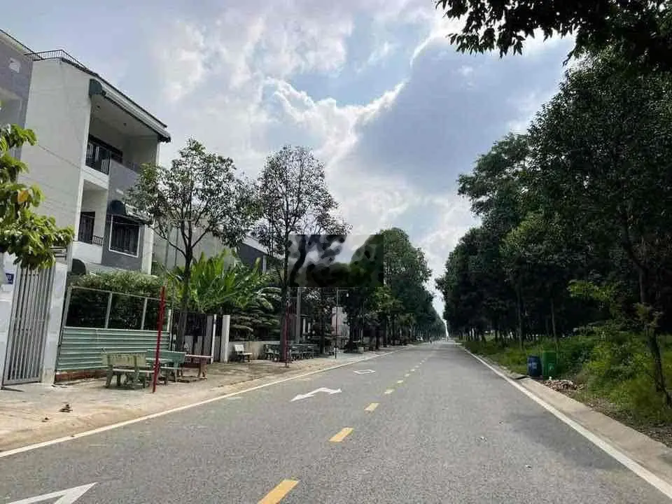 NGỘP Ngân Hàng Bán Gấp Đât Gần Vòng Xoay TT Thương Mại TO Mới