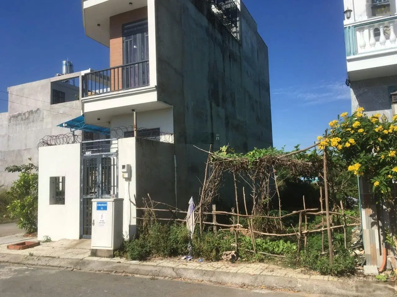 Cần bán gấp nền thổ cư 90m2 tại Phú Hưng, Bến Tre hỗ trợ GPXD, SHR, đầy đủ pháp lý