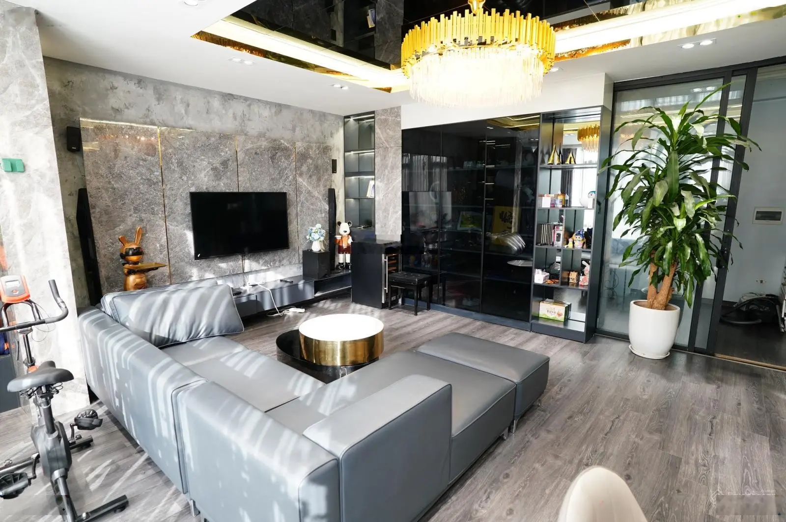 Bán mặt hồ 7 Mẫu 135 Đội Cấn, vỉa hè, 2 làn ô tô, kinh doanh dt: 75m2, 5 tầng, giá: 26 tỷ