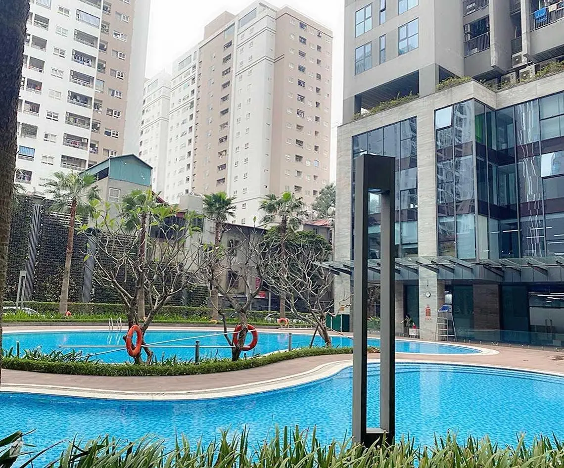 Cần báN 2PN, Rivera Park vị trí căn góc hướng Đông Nam Tây Bắc tầng trung, có slot ô tô sổ lâu dài