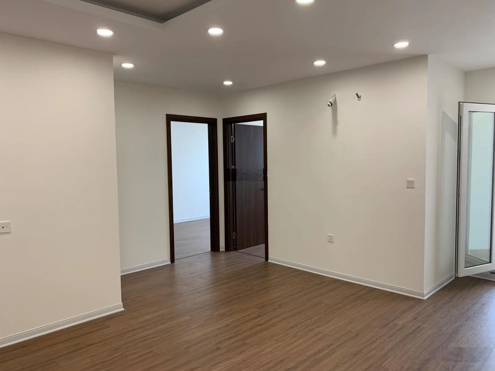 Chính chủ bán căn hộ 68,6m2 tòa Rv 2PN 2WC giá 2,75 tỷ bao hết thuế phí có thương lượng