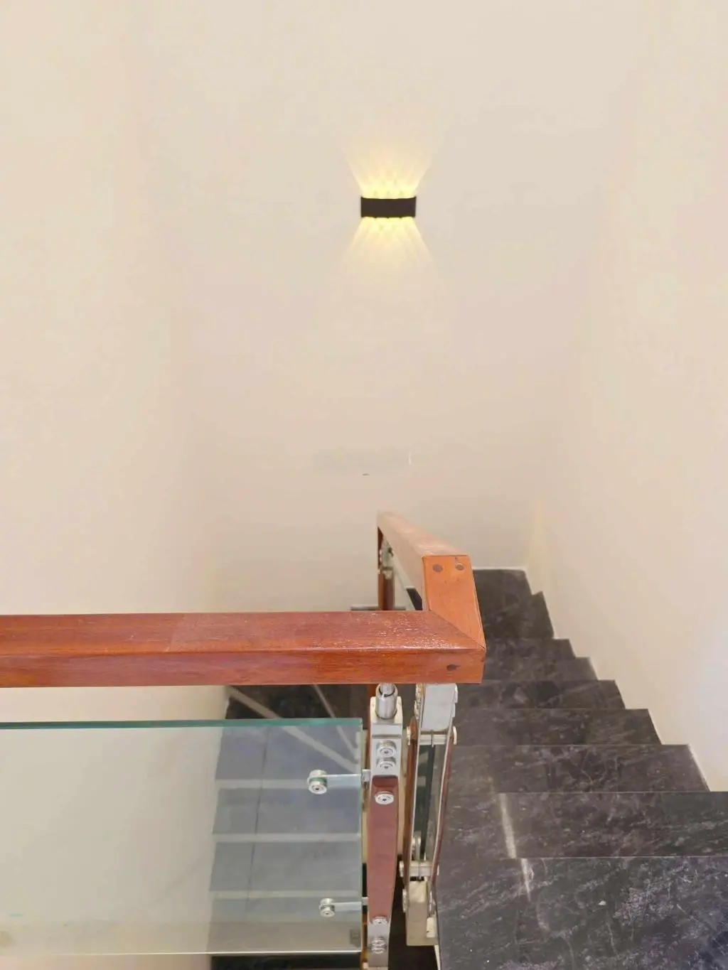 Nhà 3 tầng mới chưa ở cách nguyễn duy trinh vài bước ,đã hoàn công giá chỉ 4.3 tỷ.