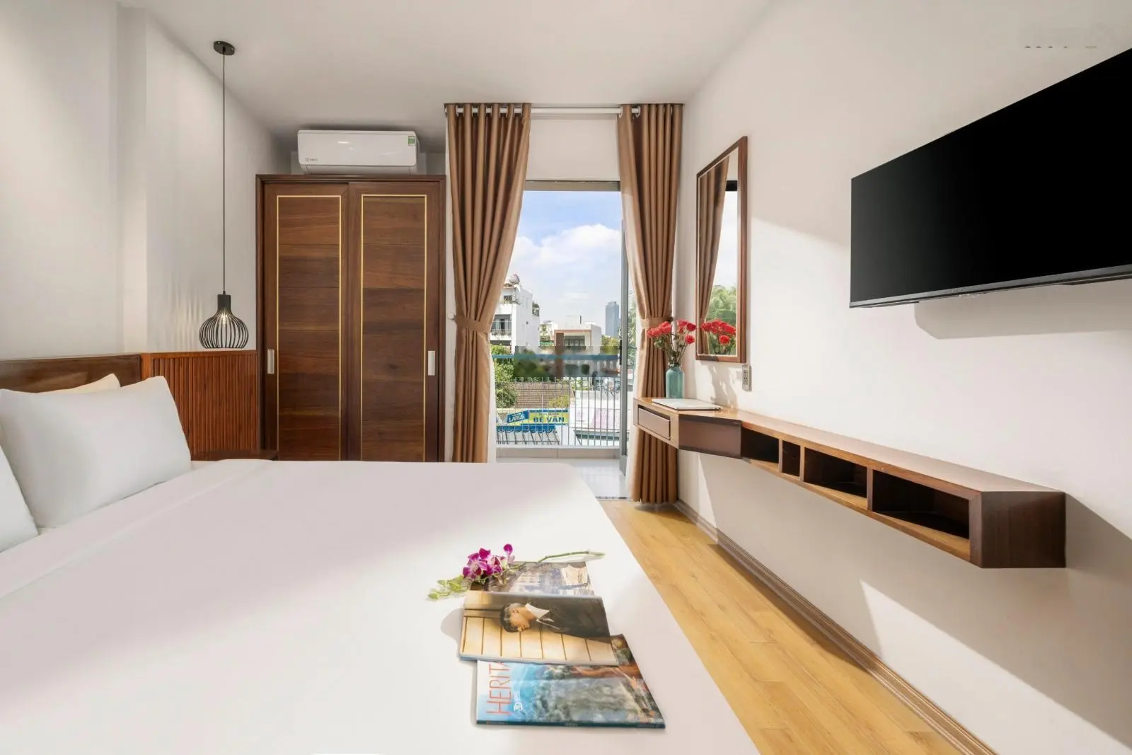 Chuyển nhượng: Tòa nhà căn hộ 10 tầng - doanh thu 600 triệu/tháng, gần bãi tắm Mỹ Khê, Khu Phố Hàn