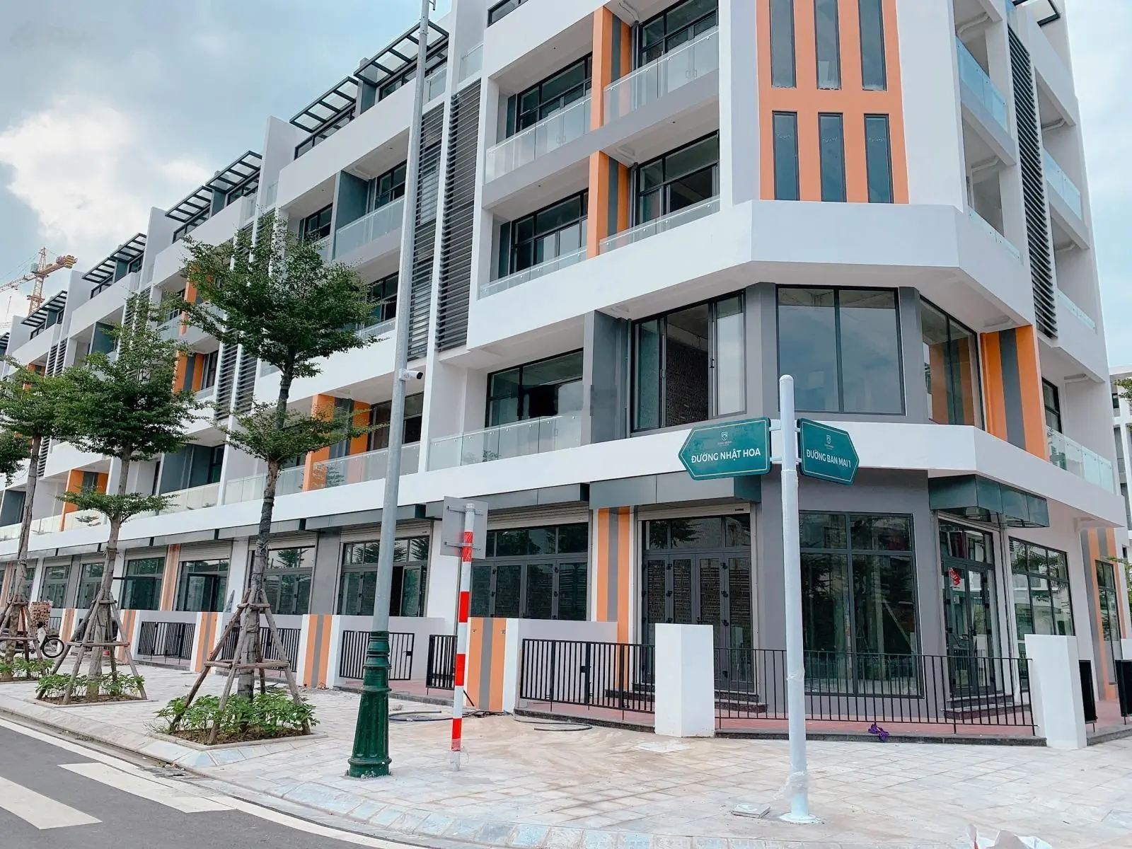 Bán căn góc đầu hồi 2 mặt tiền 94,6m2 xây 5 tầng làm full nội thất - Bình Minh Garden 93 Đức Giang