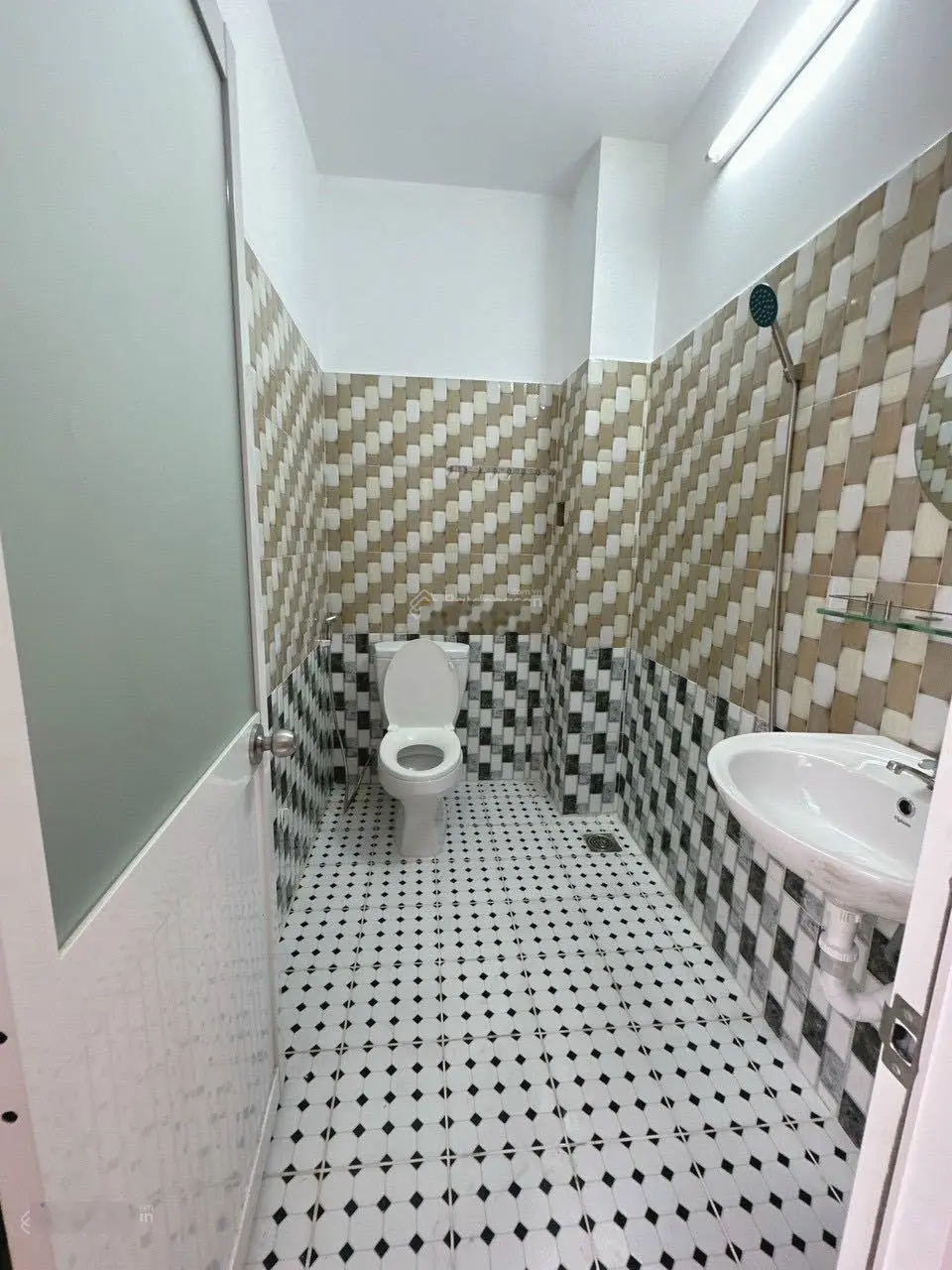 Bán nhà, Đ. Cách Mạng Tháng Tám, Phường 13, Quận 10, Giá 5Tỷ, DT 70m2, sổ sẵn, LH 0896465262